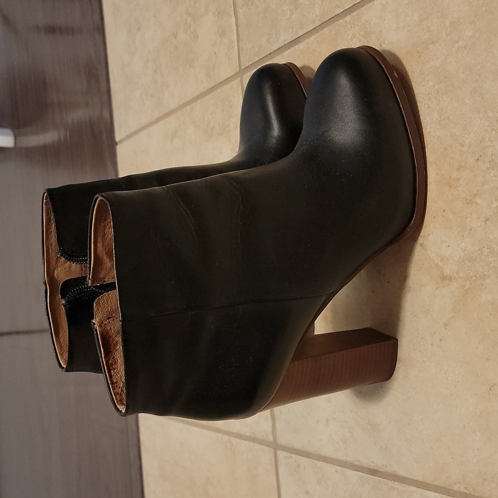 Vince Camuto ankle boots, size 9 1/2, black with brown wood stacked heel